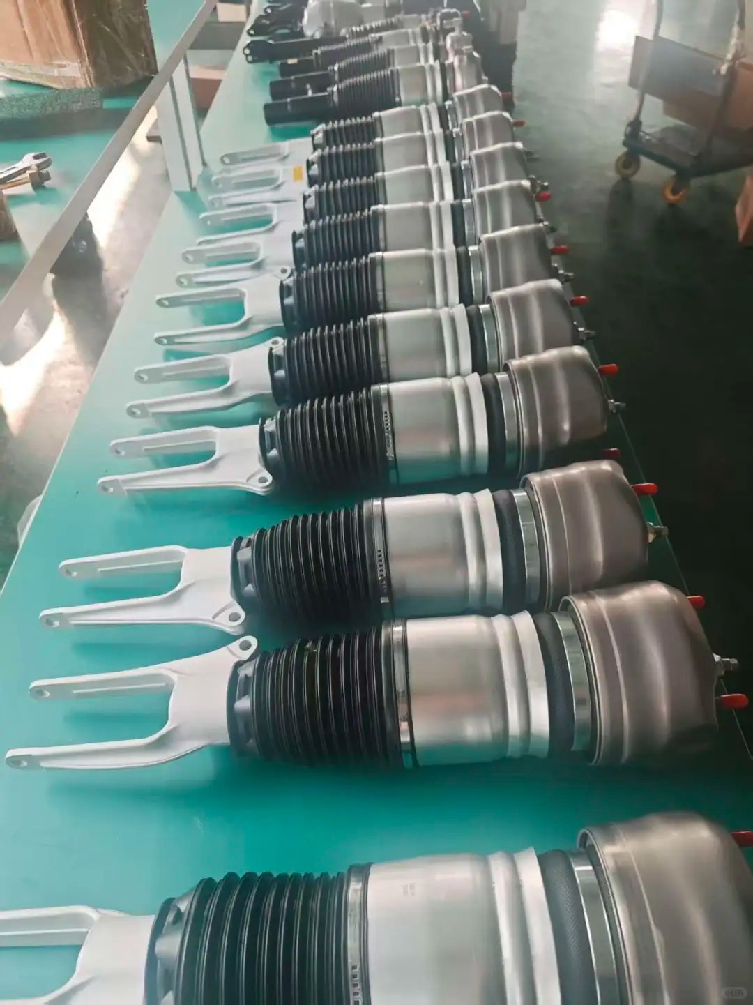 车市观察空悬这东西现在维修是不算特别贵，比如什么卡宴呀，揽胜呀啥的，外面修空悬