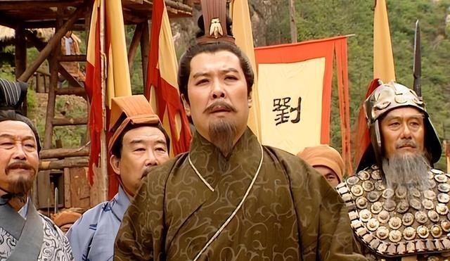 刘备一生招降纳叛，黄忠马超都收了，为何偏偏要斩寒门名将张任？雁桥上的败局，给张