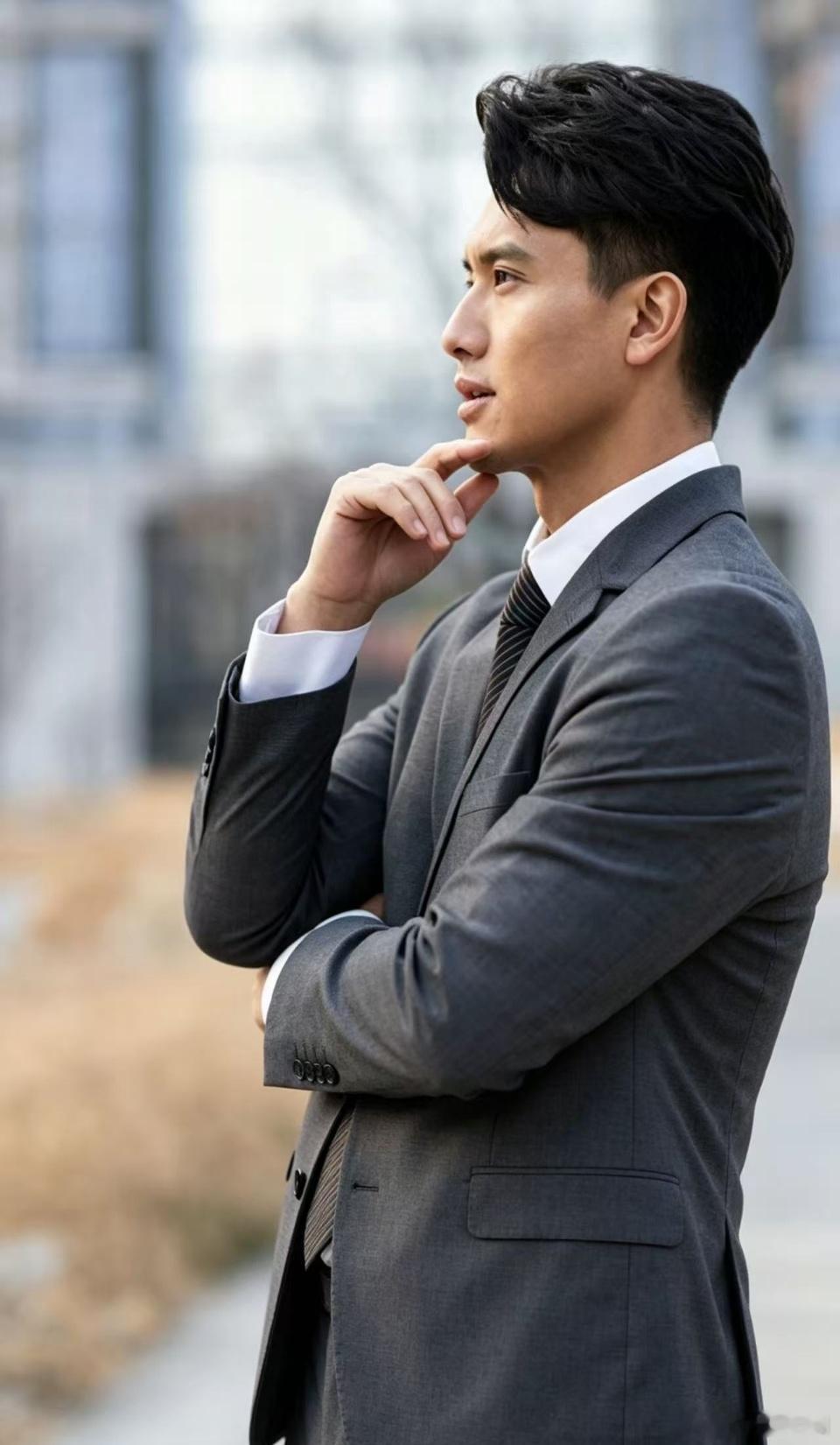 炒股养家十大铁律学会终身受益1．暴涨过后的股票坚决不要碰2．长期盘整的股票不能碰