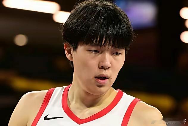 4分5秒零表现！杨瀚森不主动不积极不行啊！在开拓者客场30分惨负尼克斯的末节比赛