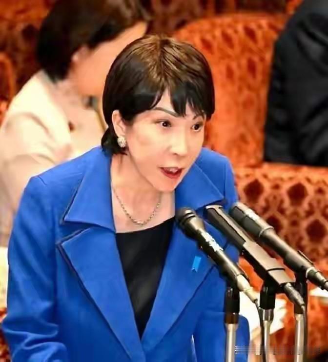 网上一片欢呼，高市早苗怂了。我觉得对这件事还是要冷静。今天（3日）高市早苗参