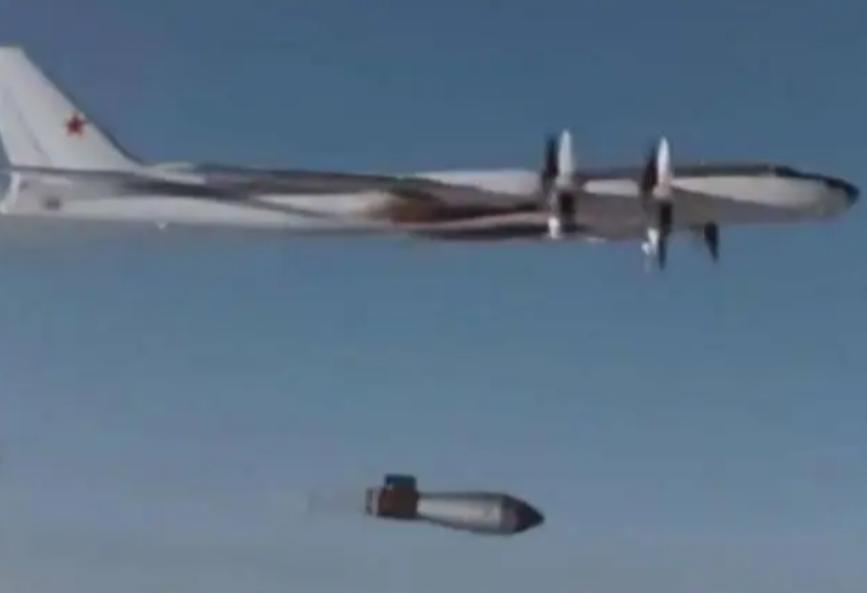 1966年1月17日，美国一架携带4颗氢弹的轰炸机，在飞往苏联空域的途中经过西班