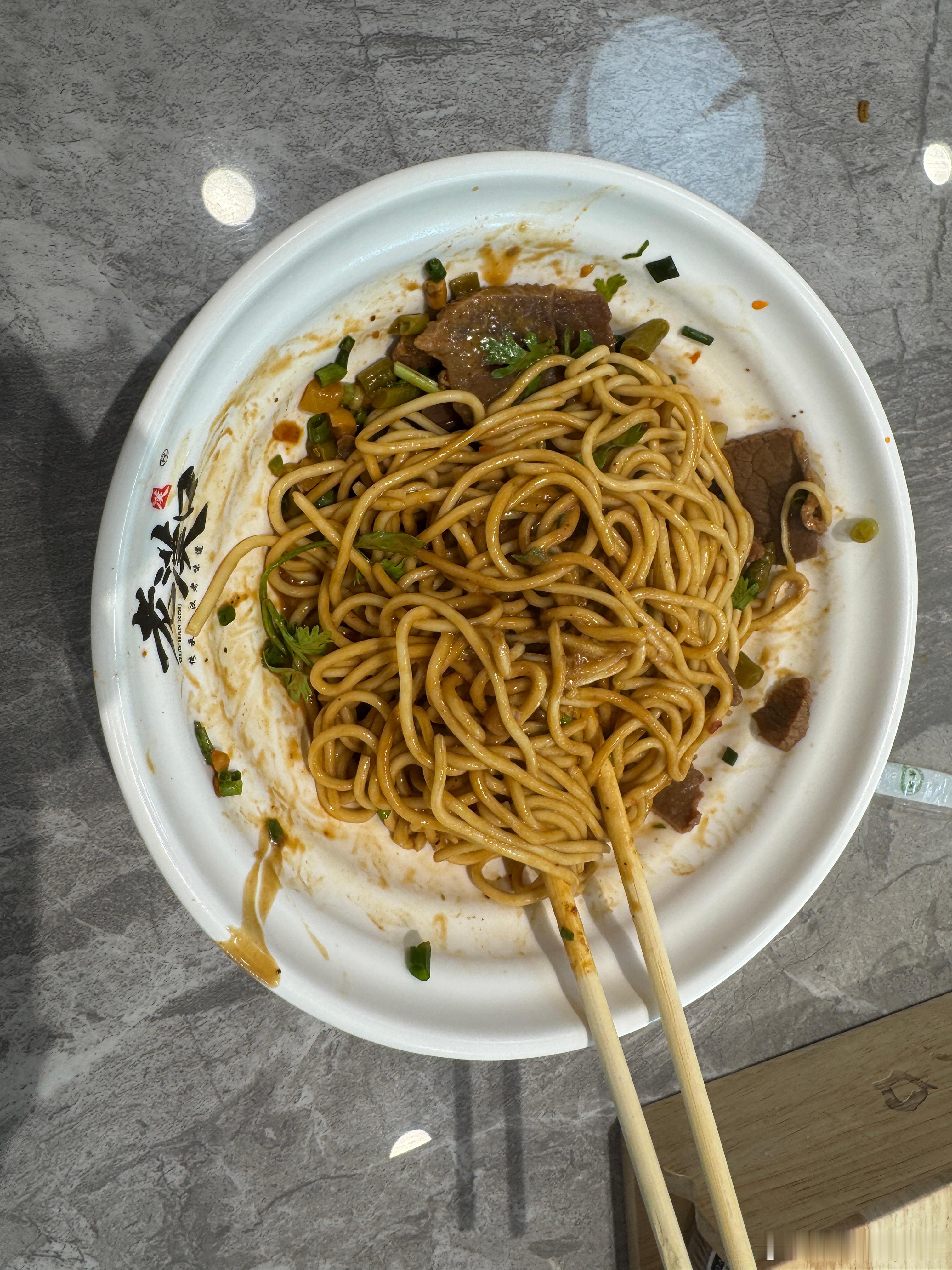 28块的牛肉热干面，14块的无人咖啡，好像还是那个味儿，都是阿拉比卡咖啡豆……重