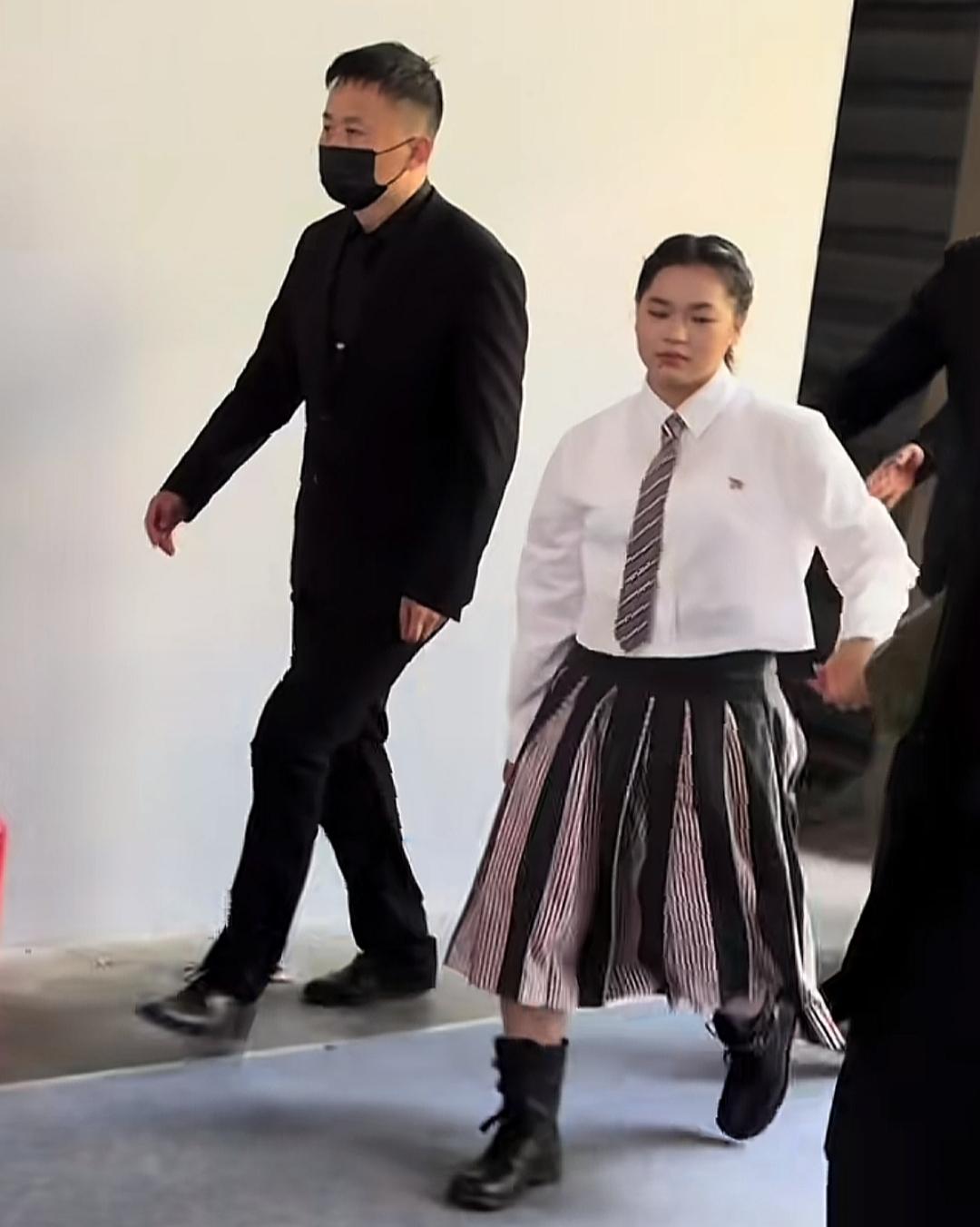 全红婵怎么啦！她现在每一次出现，大家都的疑问都是“她退役了吗”？越来越发福的身材