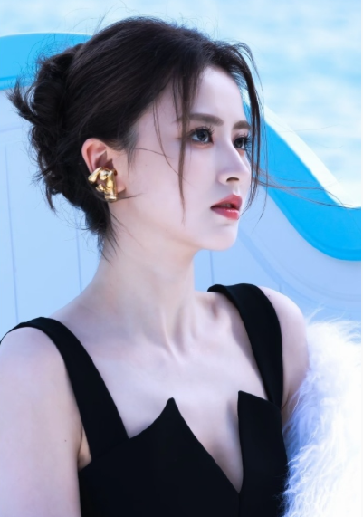 看到很多人说“想开点”，但对一个已经退圈暴瘦的人来说，或许“做自己”就是金子涵最