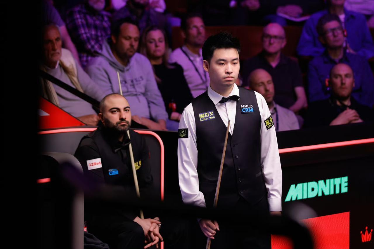 斯诺克世锦赛一夜战报！斯佳辉3-6落后，惨遭五连鞭，濒临出局！奥沙利文10-