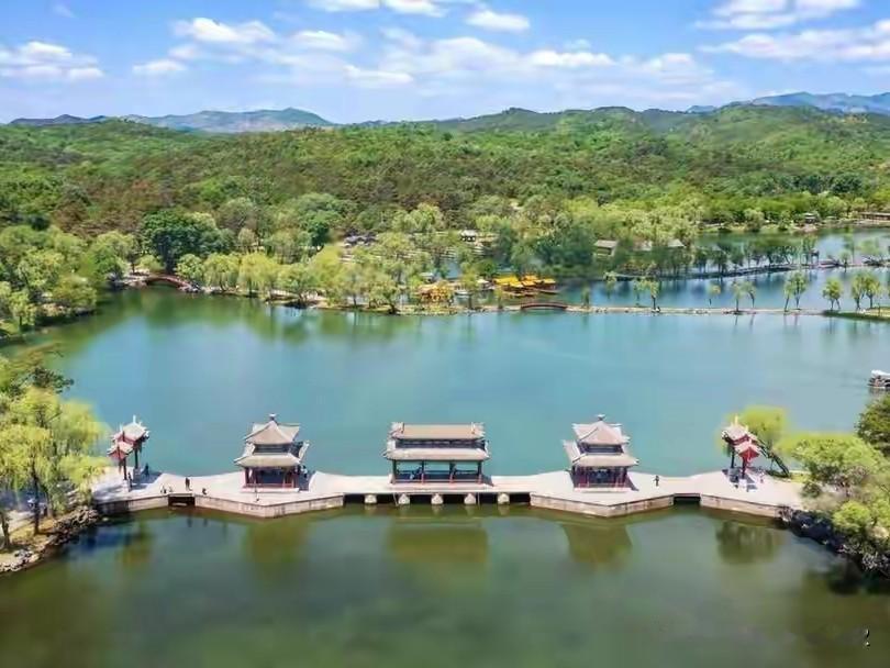夏日避暑指南夏日避暑，承德绝对是好去处。承德有誉满世界的避暑山庄，它可是清代皇