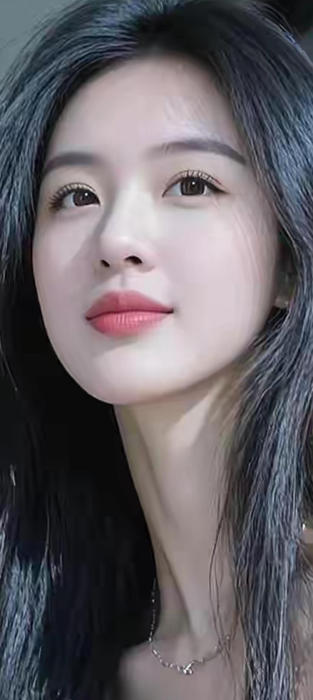 温柔甜美的微笑，散发着自然的光彩✨