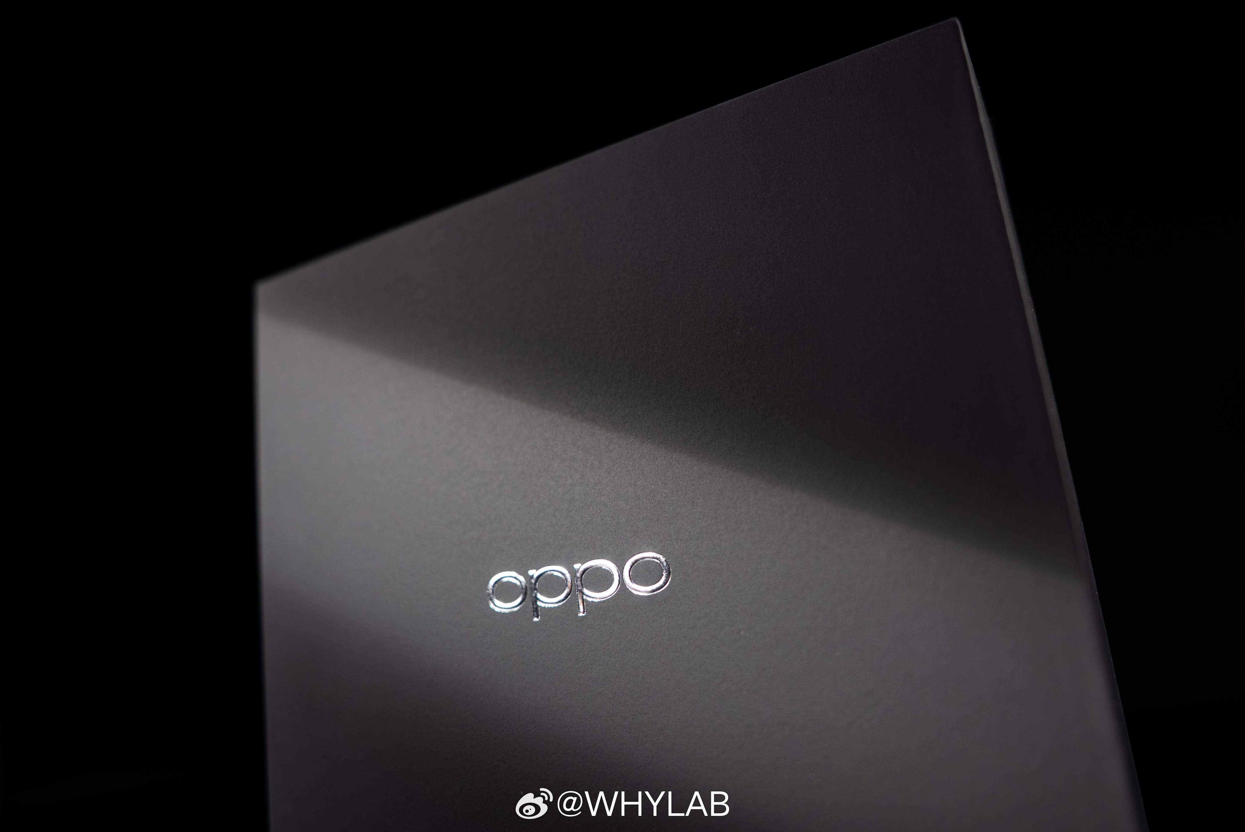 转评赞原微博➕关注，抽一位【铁粉】送出价值415元的赫莲娜黑绷带面霜。转发抽