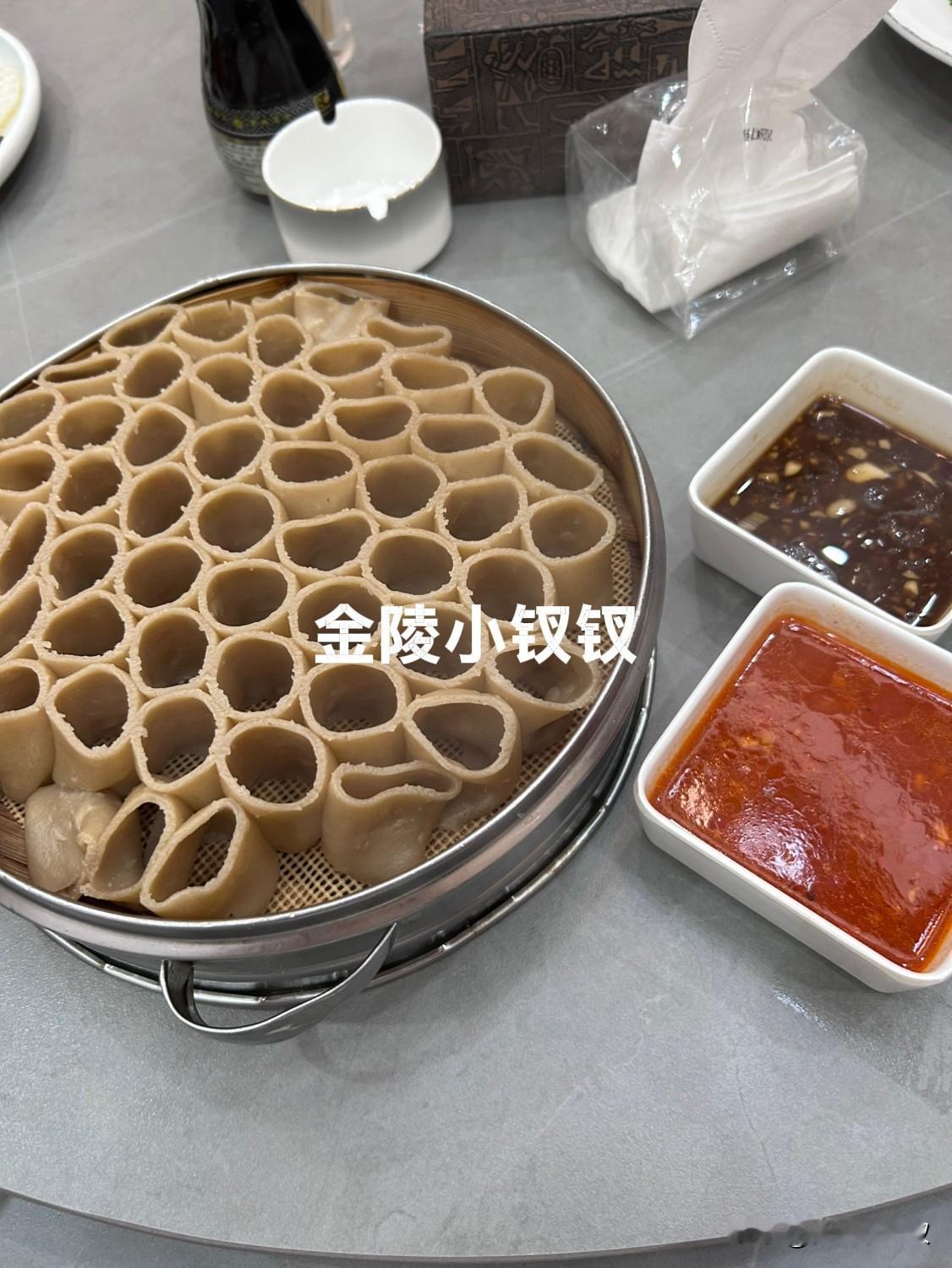情商和智商哪个更重要？前几天参加的十人团旅游，团费不包景区门票和中晚餐的，第