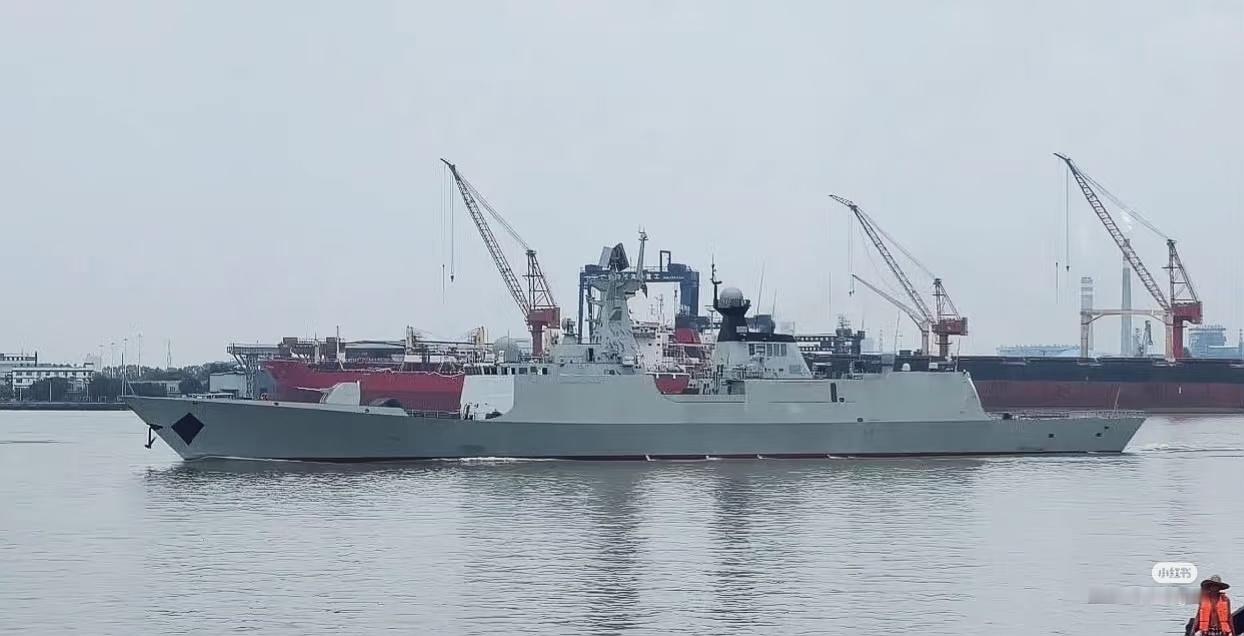 054A改进型的改进型，换装100炮：图源水印​​​