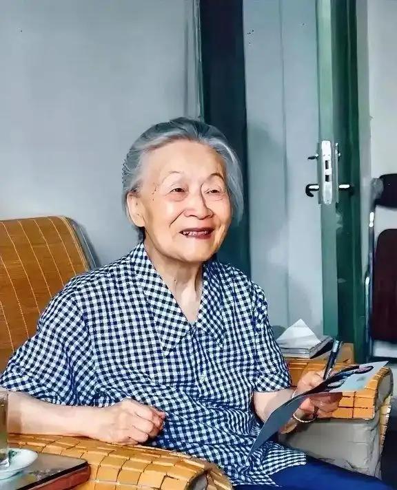 ☁很现实的一段话：“你手里有四五百万，儿女盼着你死；你一月退休金八九千，儿