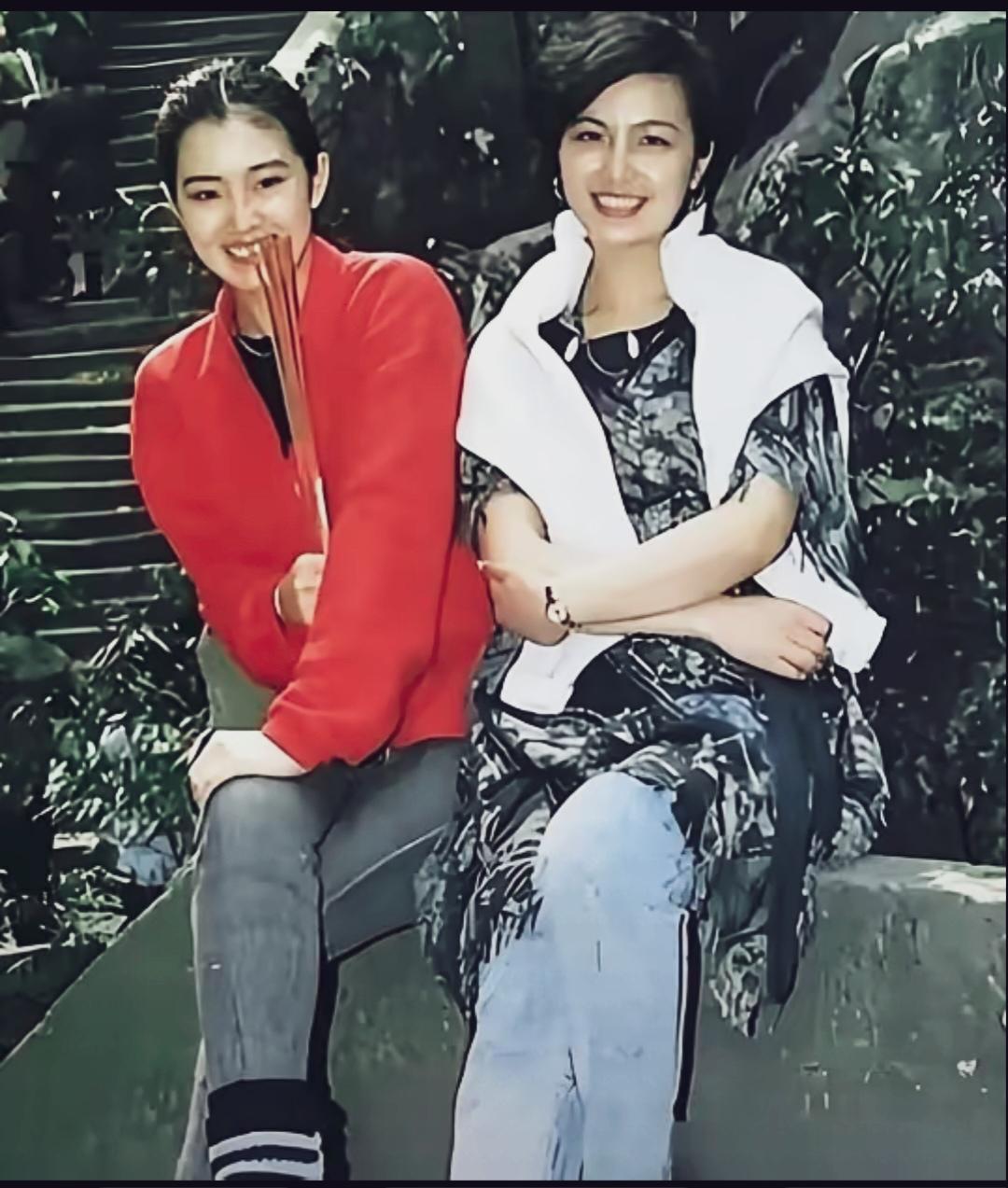 巩俐与姐姐都是大美女！