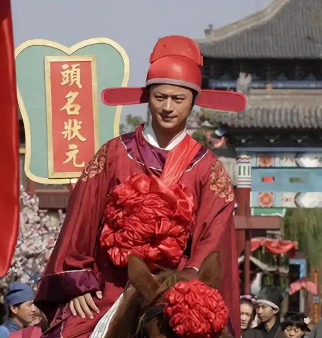 都以为清朝那会儿中了状元，就是人生巅峰，现实啪啪打脸。起古代中状元，几乎所有