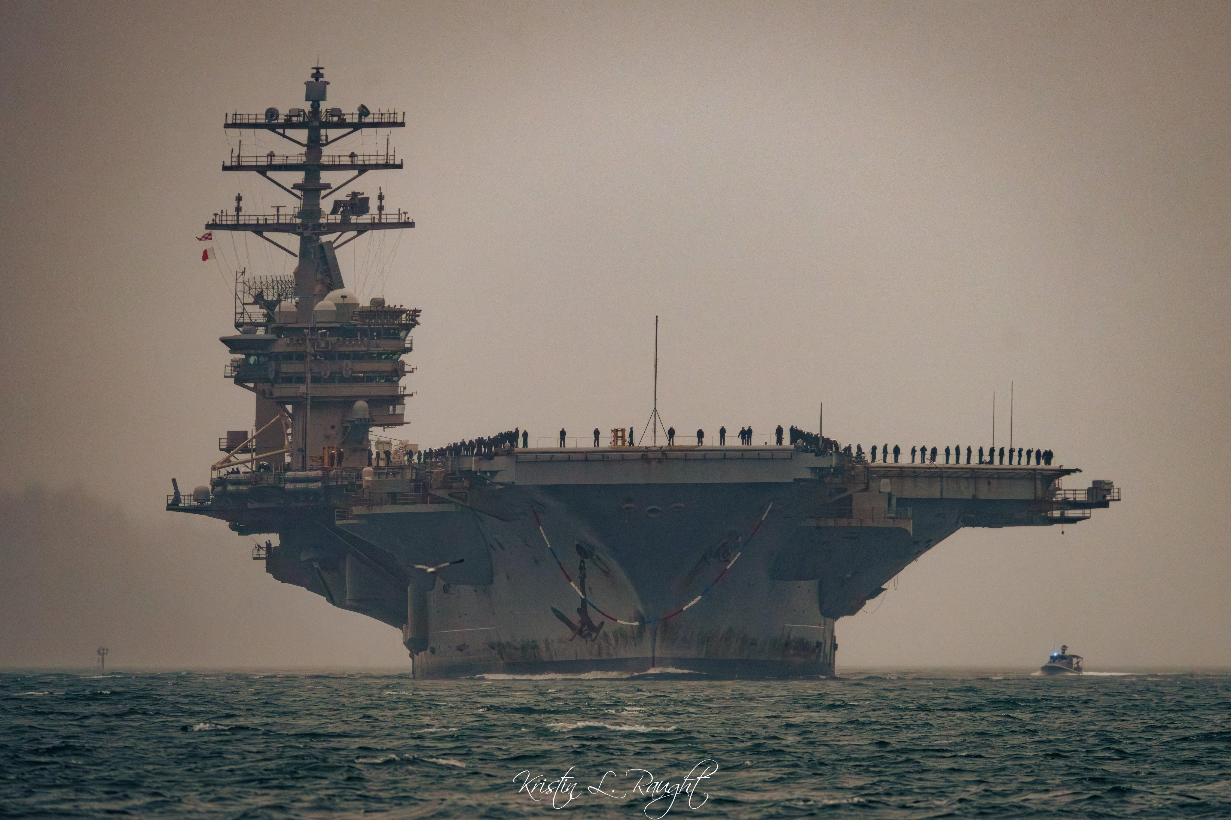 🔻昨天，CVN-68尼米兹号航空母舰返回了布雷默顿的基萨普海军基地，结束了50