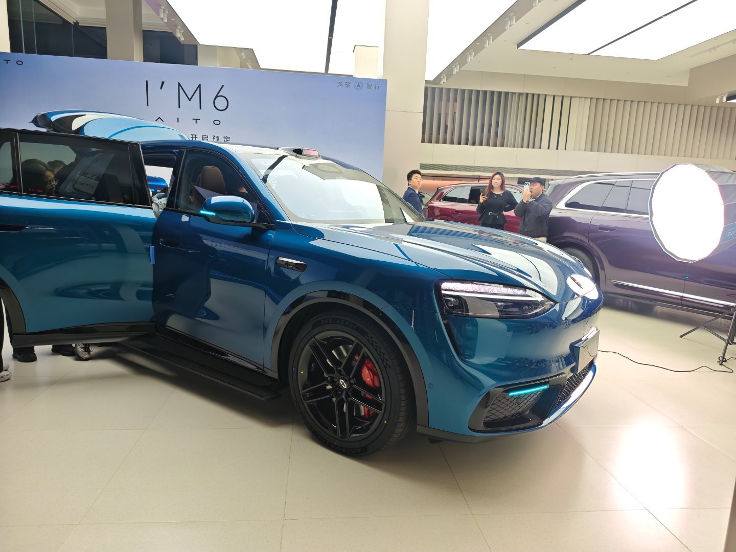问界M6实车看了，比图片好看啊，很大很有气场