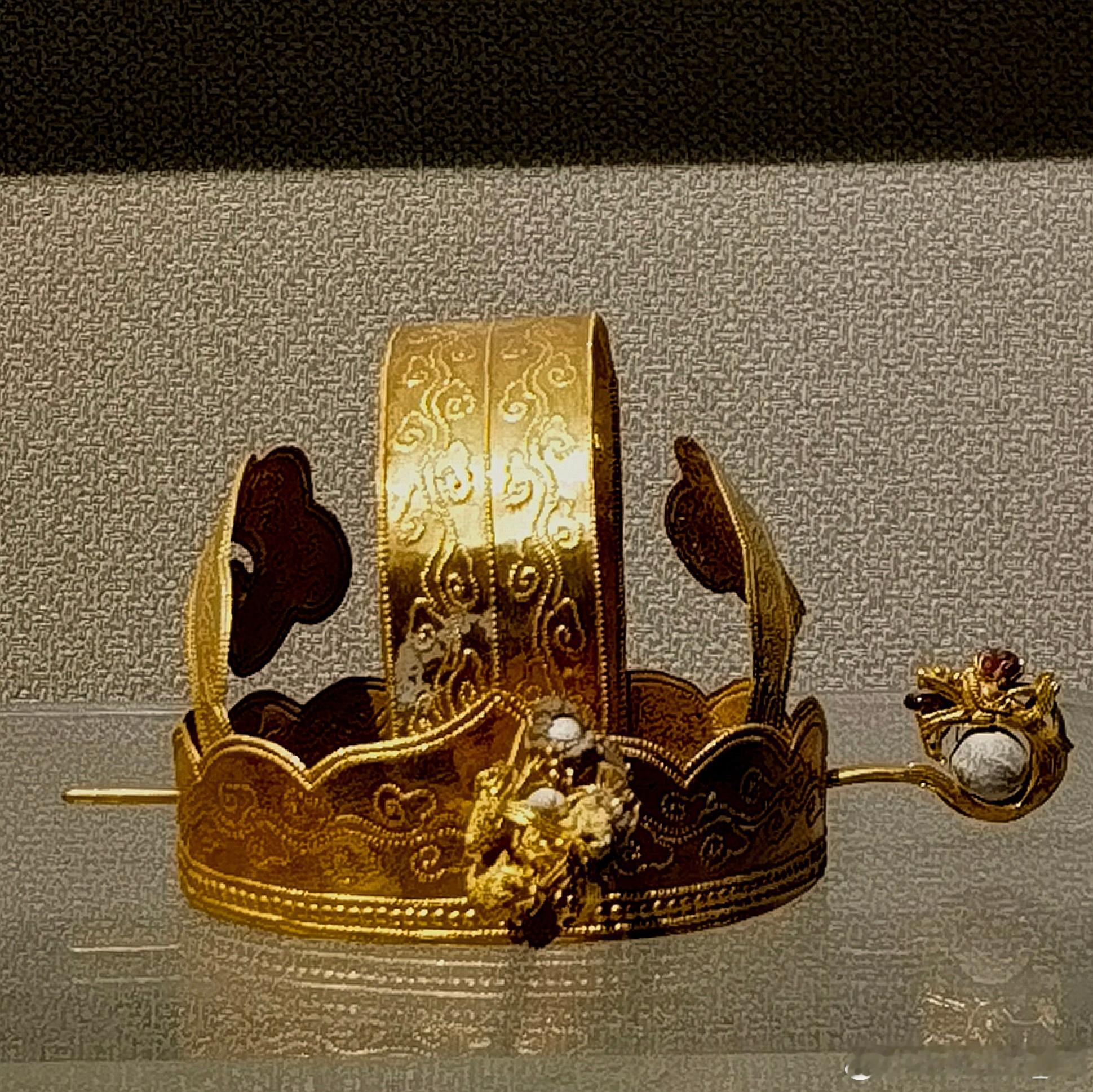 金冠及嵌宝珠龙凤金簪清（公元1644-1911年）扬州博物馆藏1972年于邗江