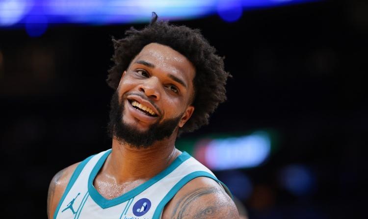 21.7分6.1篮板3.5次助攻，却很难交易，因为联盟各位高管都不傻。美媒报道：