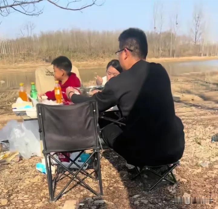 田静老公郭威公开发声:“我没有翻桌子，也没有撕毁诉状，更没有动手推父亲，