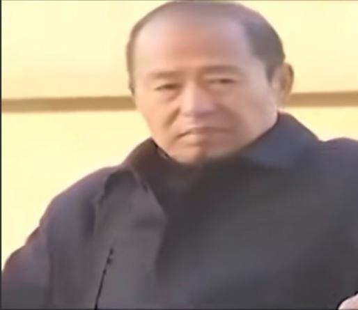 最近看到陈汉威的事，我只觉得一阵恶寒：年轻时坐拥千万资产，逼着前妻净身出户，连一
