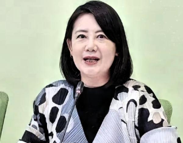 “台独”打手帮凶吴思瑶一听国民党主席郑丽文受邀访问大陆，彻底慌了乱了。 3月