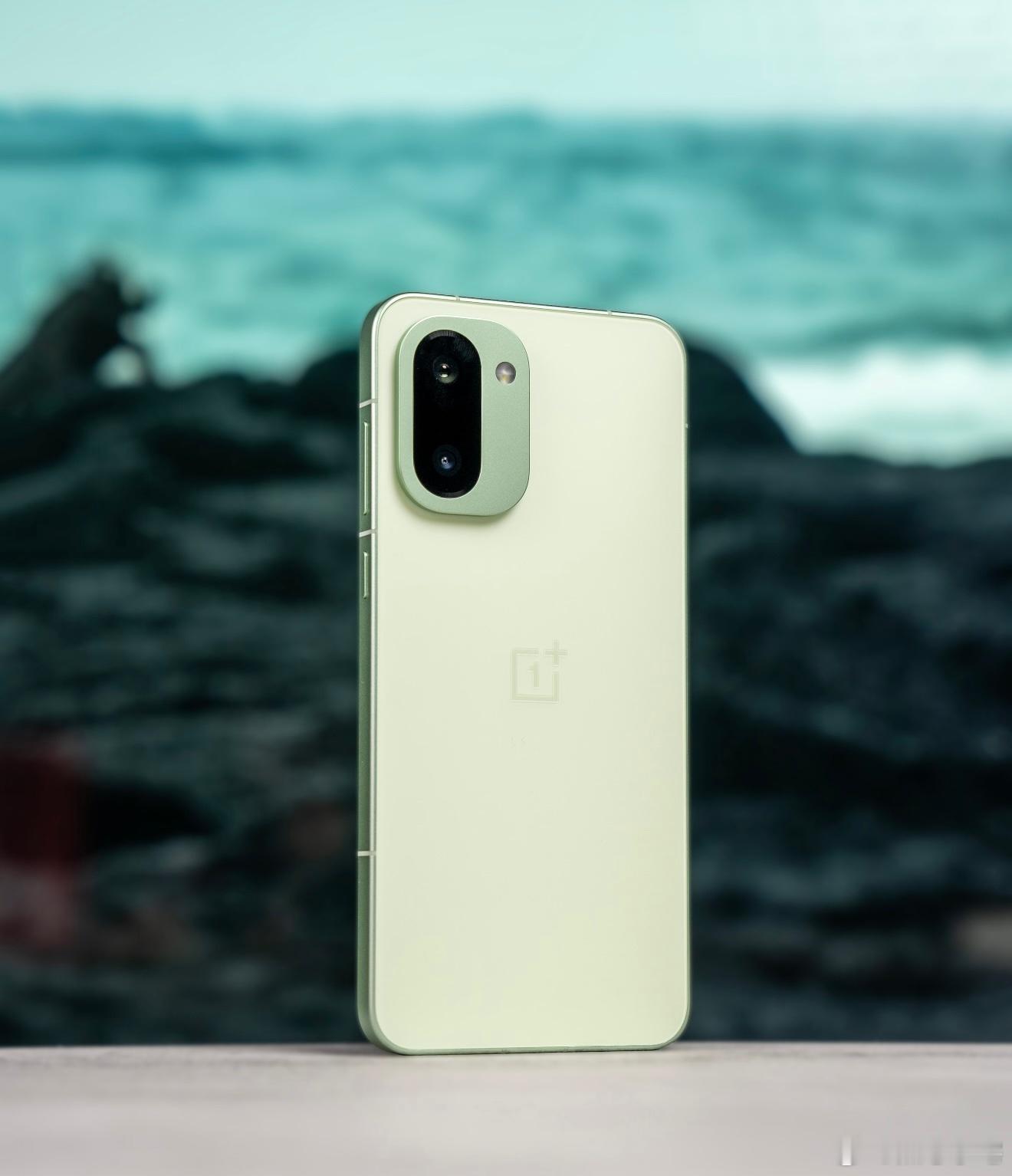 一加Ace6T和真我Neo8现在都属于OPPO，而且在定价上高度一致，这时