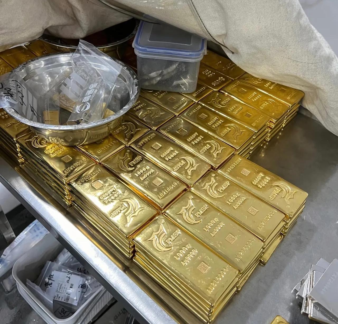 刚查了下金价，我的血压直接升高了！昨天还是1150，现在已经跌破了1130一克，