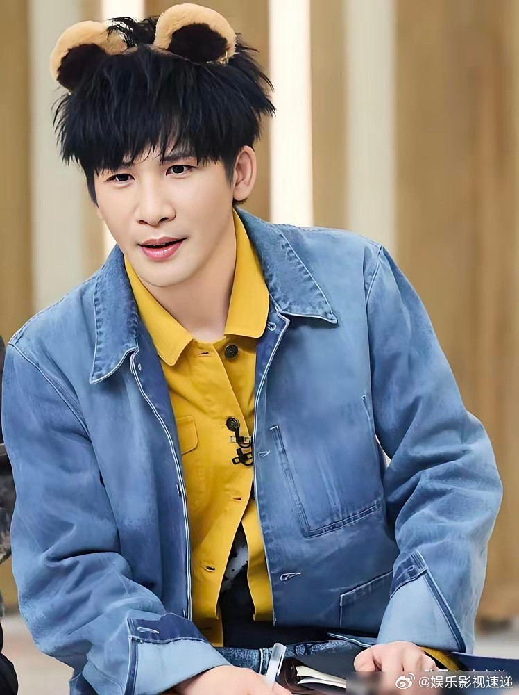 大张伟当众说：娱乐圈没真朋友。节目里，请朋友环节，一个人没来。场子瞬间冷掉。付