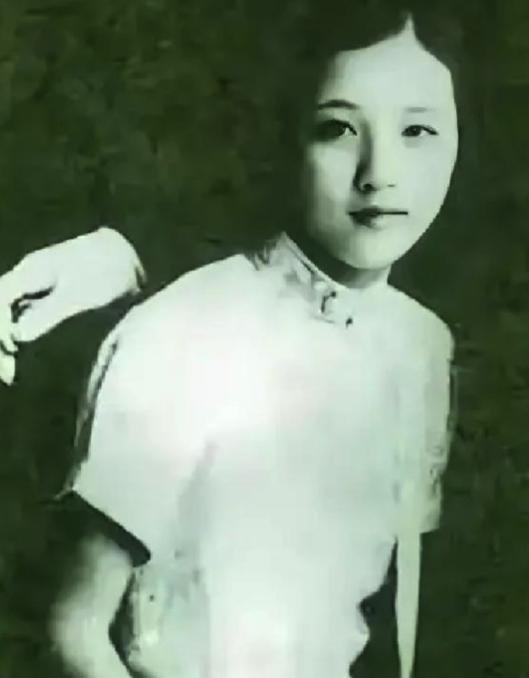1938年7月，17岁郭翼青嫁给56岁程潜，新婚夜她羞答答说："你太老了，我才不