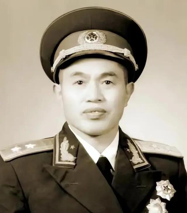 1969年，兰州军区司令员皮定均视察张掖时，发现当地女人不穿裤子，村干部