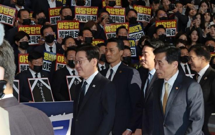 急报！首尔国会今天现场紧张，明年开支演说引发对峙！据最新报道，李在明在国会