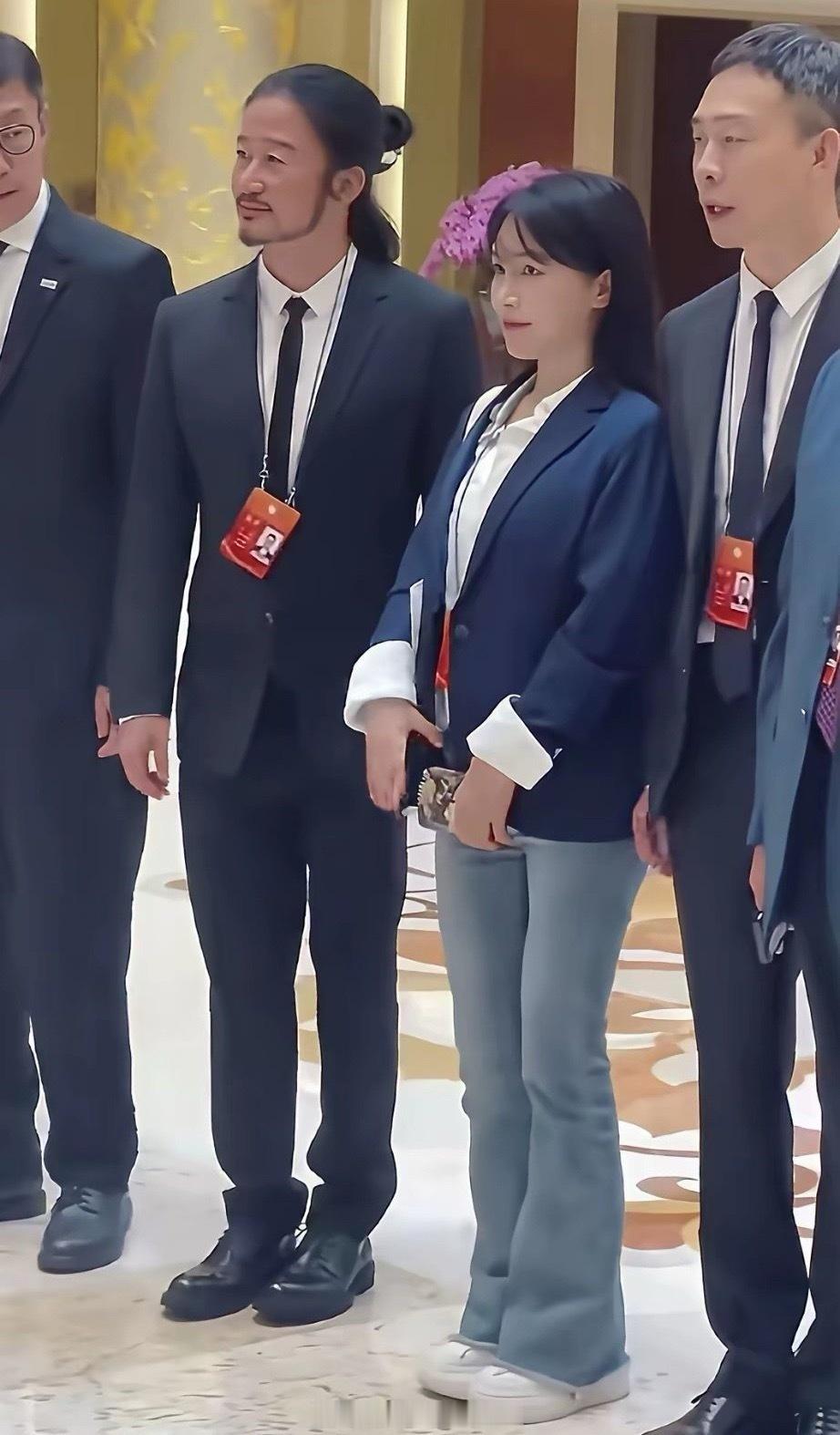 李子柒这丫头挺厉害，凭自己的能力，一个老人带大的农村姑娘，能混到今天，相当厉害了