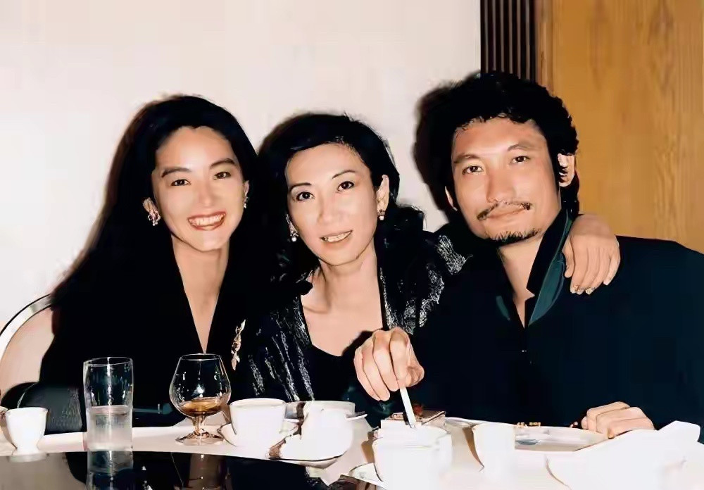 施南生一生无儿无女，林青霞两个女儿认她做了干妈，46年友情难舍