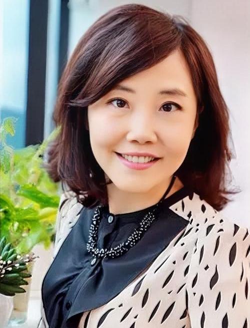 国民党文传会主委尹乃菁霸气怒怼台湾“青鸟”的无厘头质疑近日，针对台湾一些被“