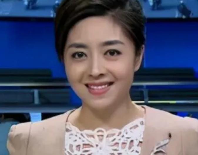 2015年，四川卫视女主持人佟瑶，在吃完饭回酒店的路上，因为急着上厕所，就下车到