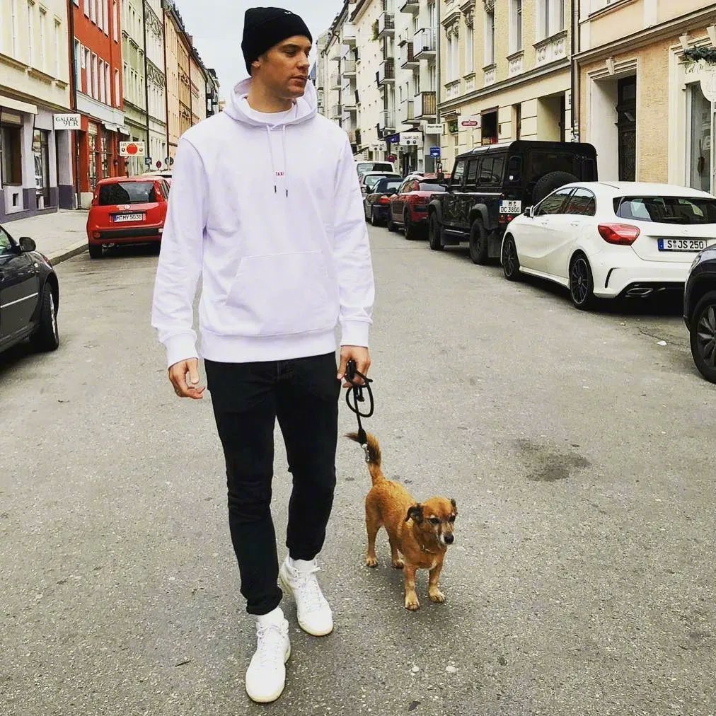 🐶真·团宠出镜球员和修勾，比比谁更萌？拜仁慕尼黑拜仁​​​