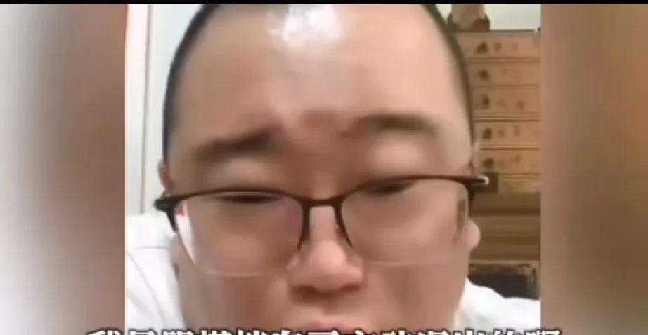 有人问戴九安，为什么离开德云社。戴九安回答的很硬气，因为当年搭档要走，他为了义气