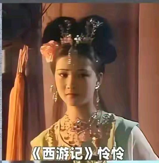 何晴，这位风华绝代的女子，凭借在四大名著中的精彩演绎，深深烙印在我们的记忆中。她