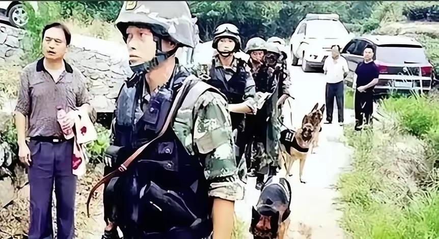亲爹被打、祖坟被刨！2002年，广西男子因祖坟被挖，一怒之下灭仇家满门，炸完村委