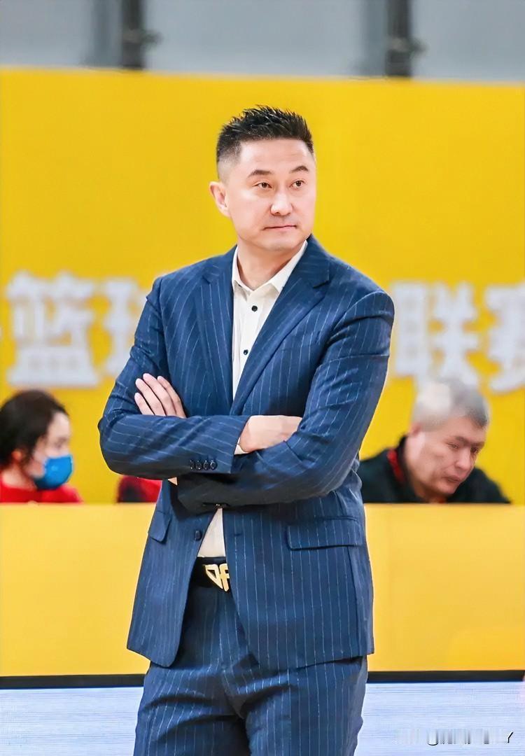 杜锋越来越有意思了想过奎因缺席他压力会很大想过广东可能会输，但是没想到杜锋