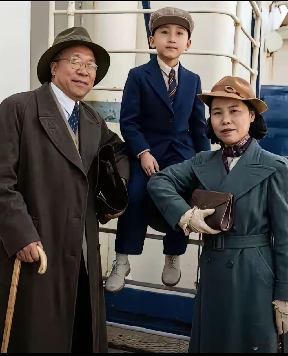 看到杨虎城和妻子儿子的合影，心里满是感慨。1937年，在“胡佛总统号”邮轮上，他