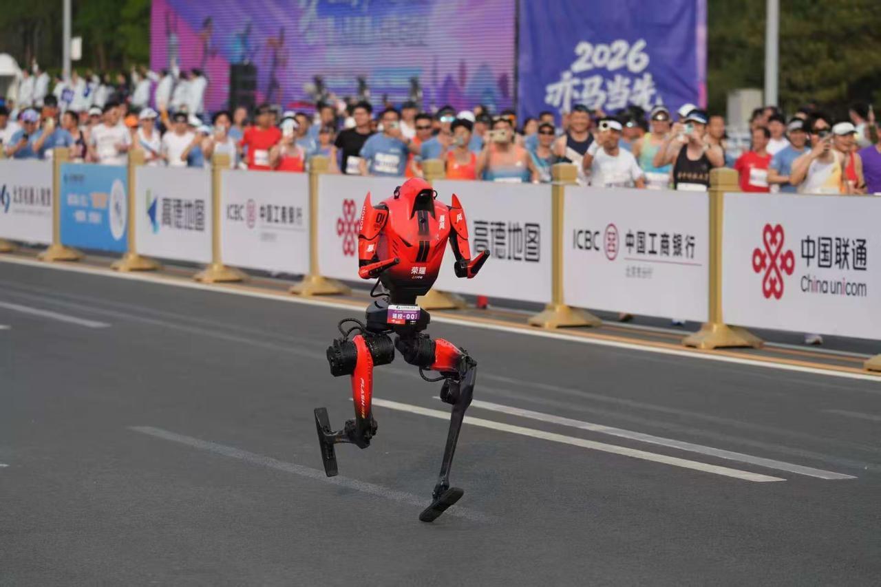 谁能想到！荣耀跨界造机器人，直接干翻行业头部黑马，赤裸裸的黑马，这亦庄的机器