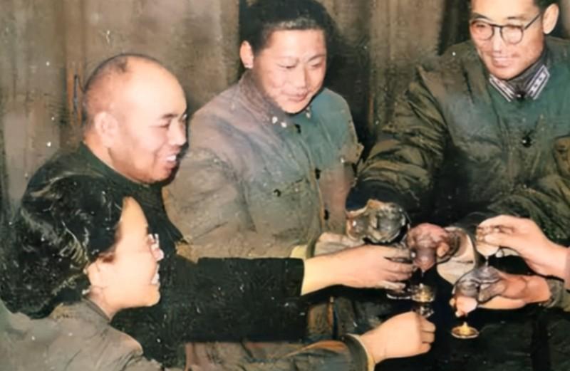 1955年，许世友喝得正高兴时，接到了北京打来的电话，他显得有些不悦，冷冷地说：