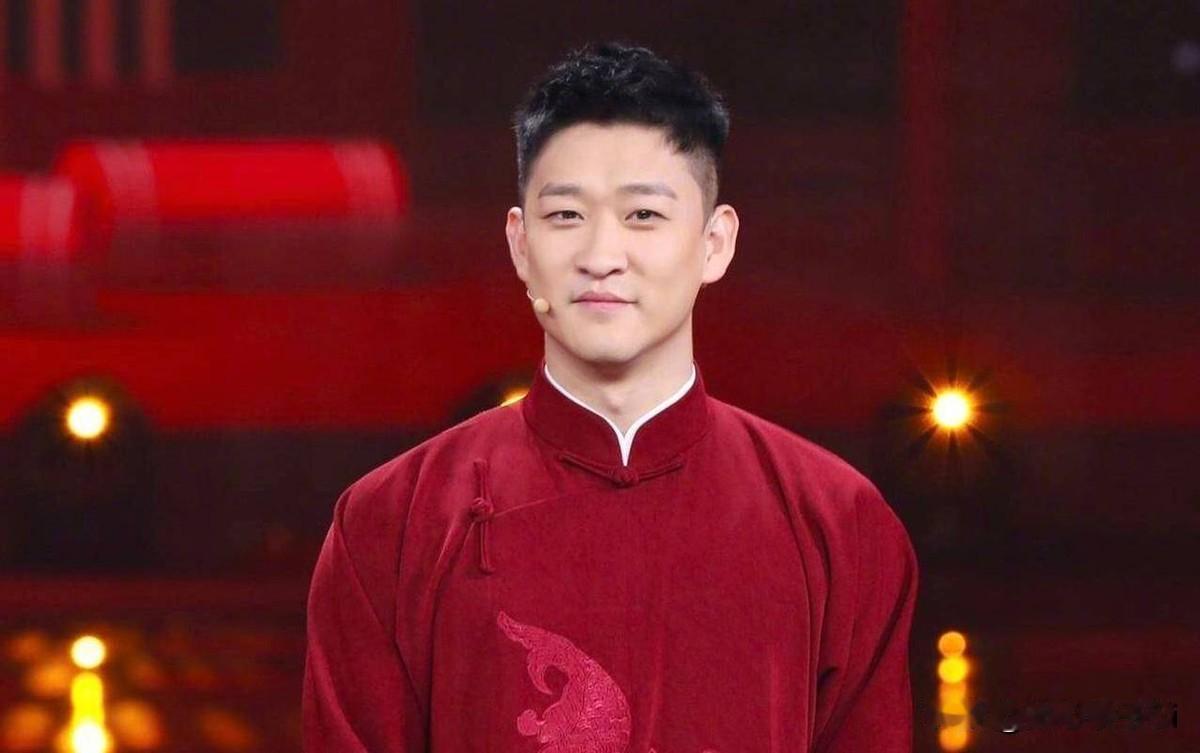 曹云金说我不需要徒弟帮我挣钱，我是挣钱给徒弟花，这是两码事。他还调侃，有时候自