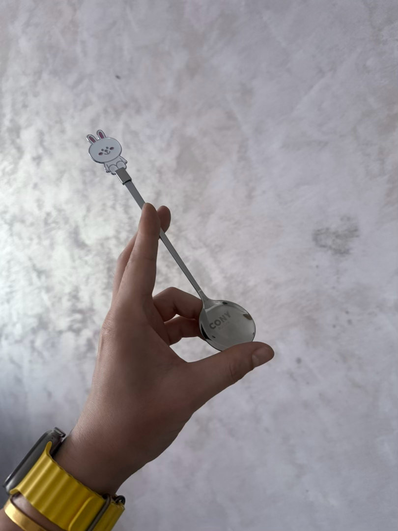 吃着小白兔，用着小白兔
