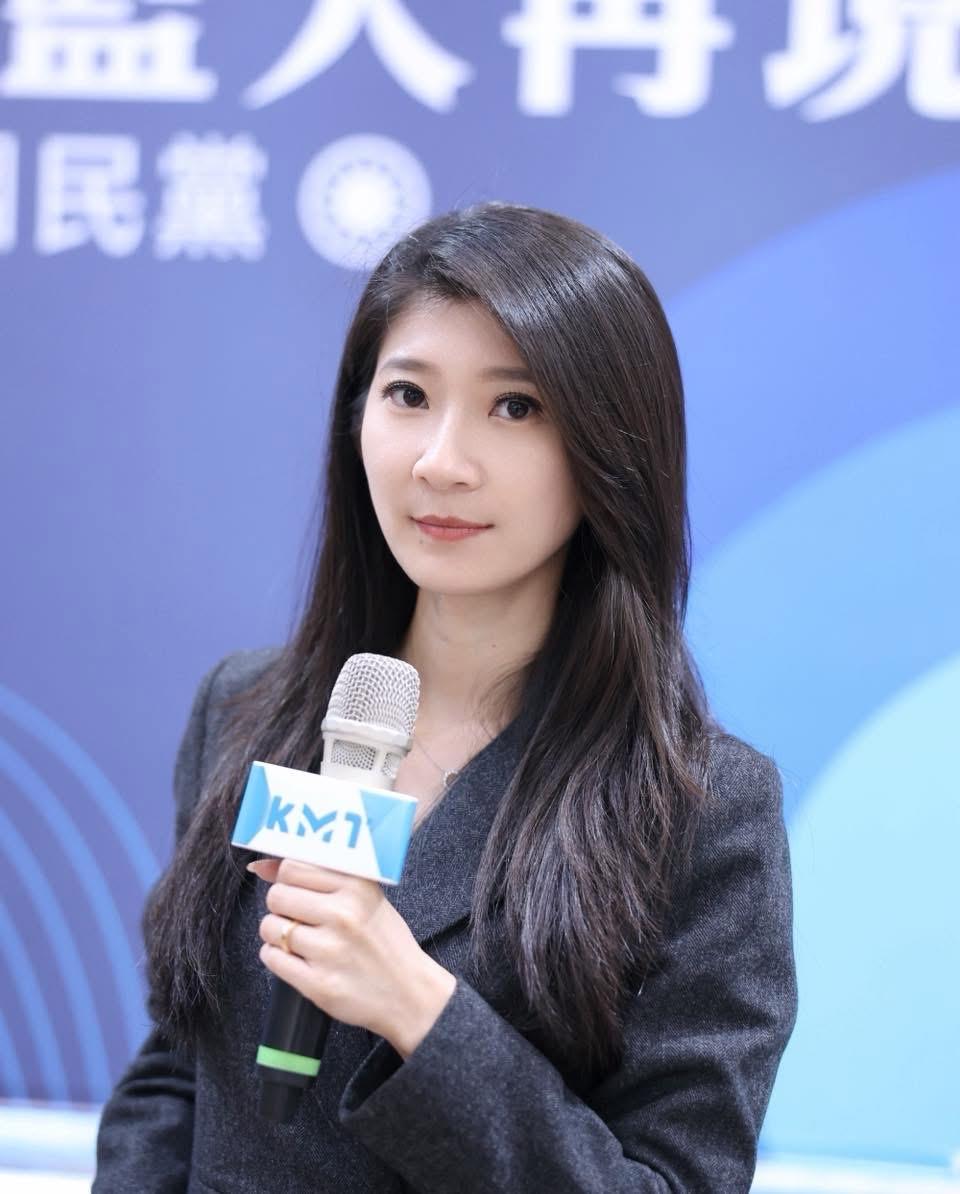 国民党前发言人，北京大学硕士李明璇今（13日）在脸书发文表示，陆委会副主委梁文杰