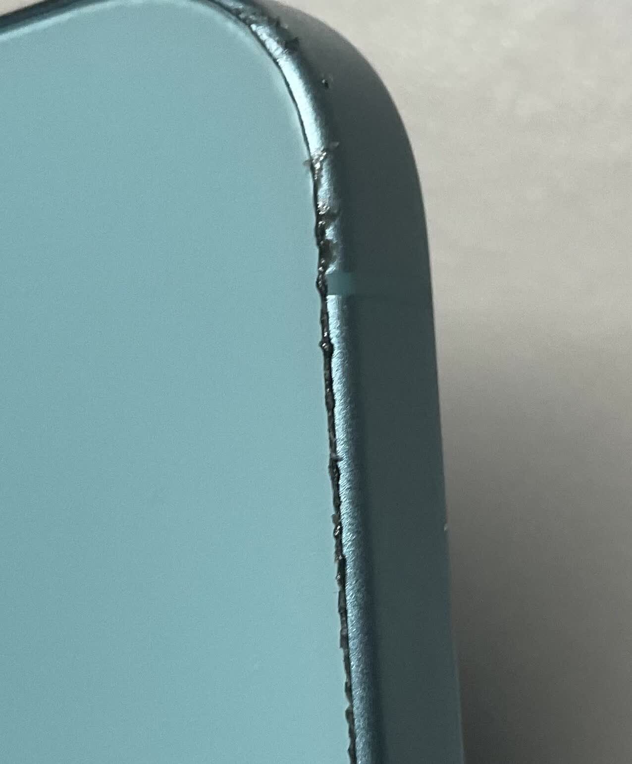iPhone16这是什么离谱事儿！37度的天，胶直接被热出来了，手摸到黏糊糊