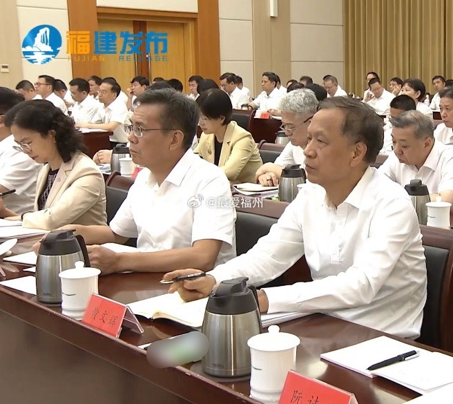 厦门两任市长同席参会罕见同框本月，现任厦门市长伍斌已赴省城履新，担任福建省副省