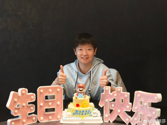 孙颖莎生日发博：25年，时间在变，不变的是我最爱的小白球🏓的陪伴。它告诉我，每