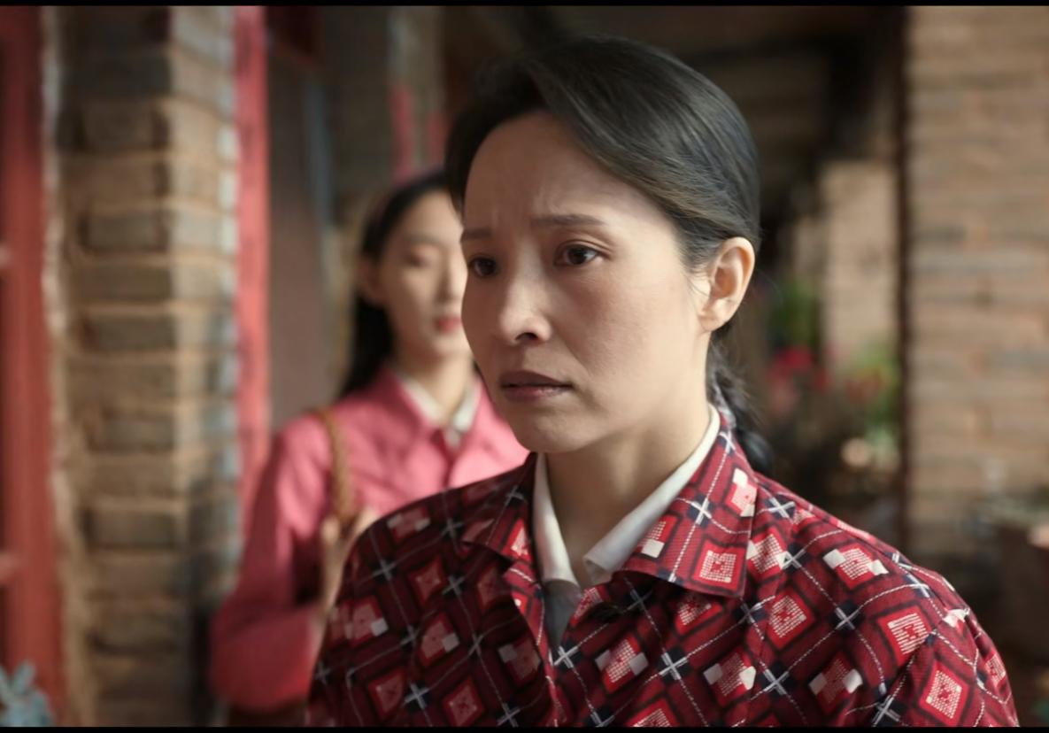 第一眼看成董洁了，原来是甄嬛传里的剪秋。我就说嘛电视剧好好的时光里没有董洁啊